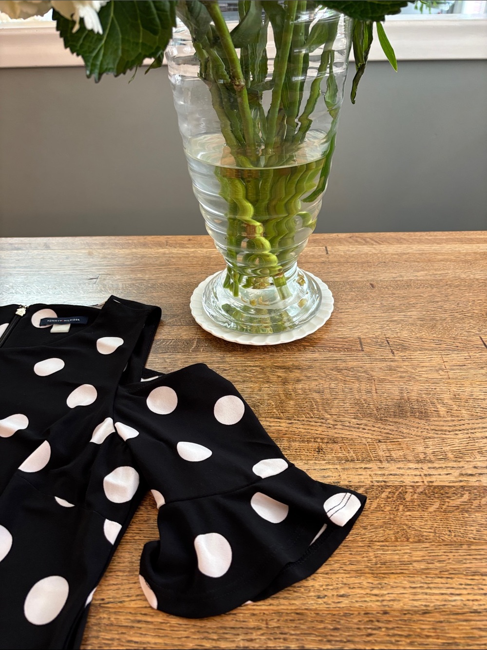 Tommy Hilfiger Black and White Polka Dot Cold-Shoulder Dress Size 4 Like New - Picture 4 of 9